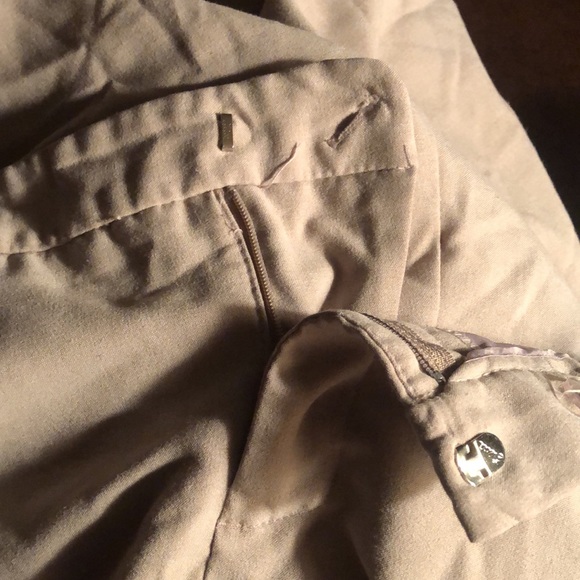 Tan khaki Daisy Fuentes sz 8 Capri pants - Picture 8 of 8